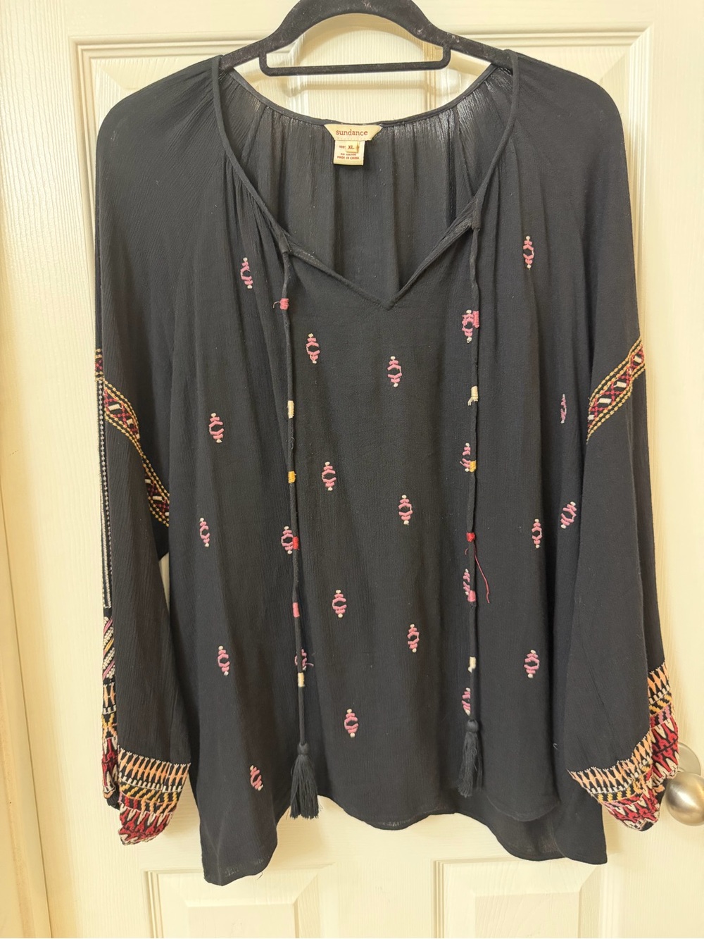 Sundance Black Embroidered Boho Peasant Blouse Size XL Rayon Tassel Tie Accent